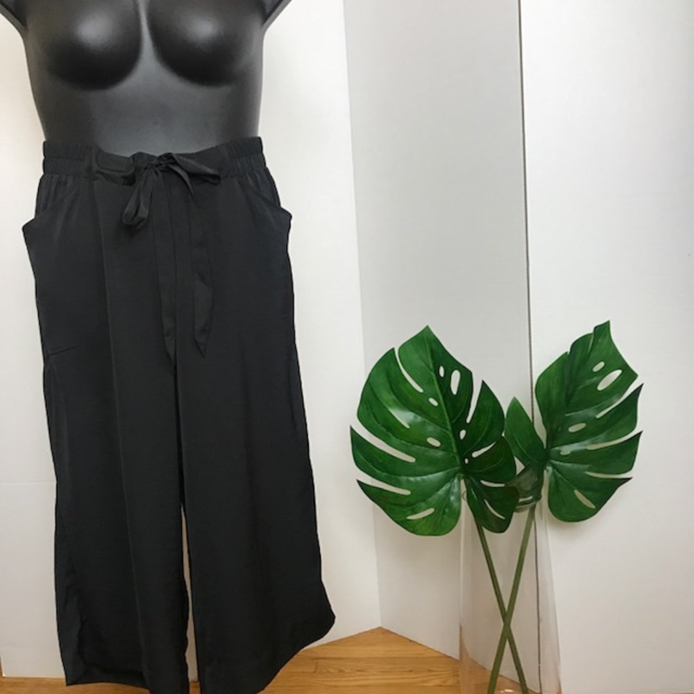 Black Drawstring Wide Leg Cropped Trousers